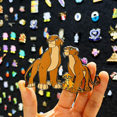 شراء دبوس مينا مخصص – تشطيب ناعم/صلب مع طباعة لامعة وUV – شارة كرتونية لطيفة بشعار أنمي online manufacture