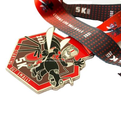 ميدالية مصارعة الزنك المعدنية المخصصة مع المسمار الناعم و اللون الذهبي المصفوف للجوائز المدرسة