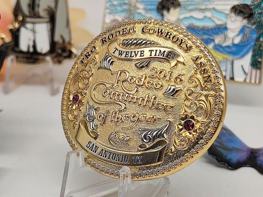 سعر جيد حزمة حزام مخصصة مع مواد سبيكة الزنك والشعار المخصص في 3.5 بوصة الحجم للأنماط الشخصية الانترنت