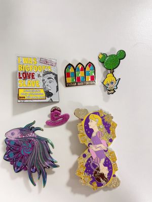 سعر جيد دبوس طية صدر معدني مخصص بشعار شخصي بألوان لامعة وخيارات حجم العميل الانترنت