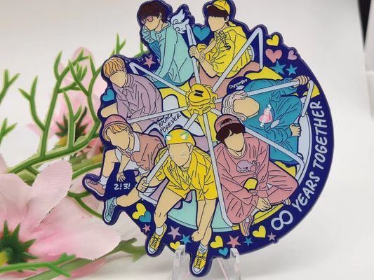 سعر جيد دبابيس الياقة المخصصة الإكسسوار المثالي في المدارس والشركات مع الشارات المخصصة الانترنت