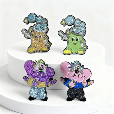 دبابيس طية صدر السترة المصنوعة من المينا الناعم والصلب المخصص مع طلاء الذهب والفضة والنحاس