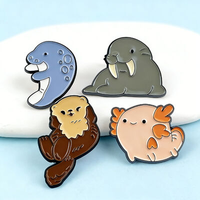 سعر جيد دبابيس طية صدر السترة المعدنية الذهبية المخصصة بالمينا الناعم/الصلب من الصين بالجملة للقبعات والملابس. الانترنت