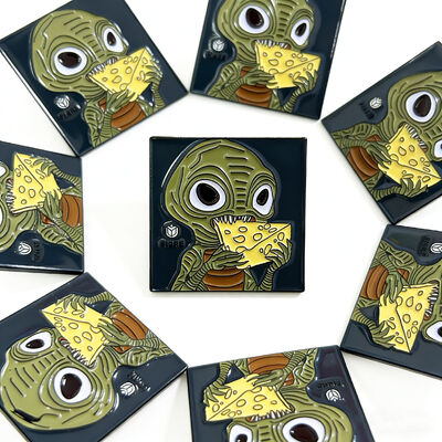 دبابيس طية صدر السترة مخصصة مقاس 35 مم بسماكة 1.5 مم وعينات سريعة لمدة 5-7 أيام متوفرة بالجملة.