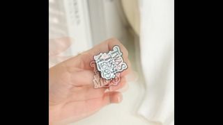 شارات ودبابيس مخصصة ذات قيمة مضافة عالية للمنظمات والشركات المدرسية