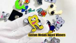 دبابيس مخصصة.