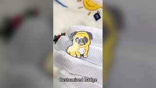 دبابيس المينا الصلبة المخصصة من المصنع | شارات طية صدر السترة الذهبية مع مسحوق اللؤلؤ | دبابيس تذكارية معدنية لطيفة