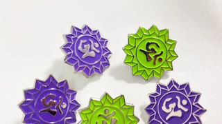 حل العلامة التجارية المخصصة لدبابيس المينا