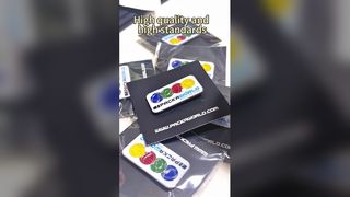 الجملة دبابيس المينا الناعمة المخصصة مع بريق | شارات طية صدر السترة معدنية لامعة | بروش المينا لامعة