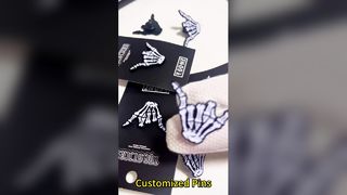 اصنع لنفسك دبوساً من الميناً لامعاً بمنتهى ناعم أو صلب وطباعة فوق البنفسجية و تصميم كرتوني رائع